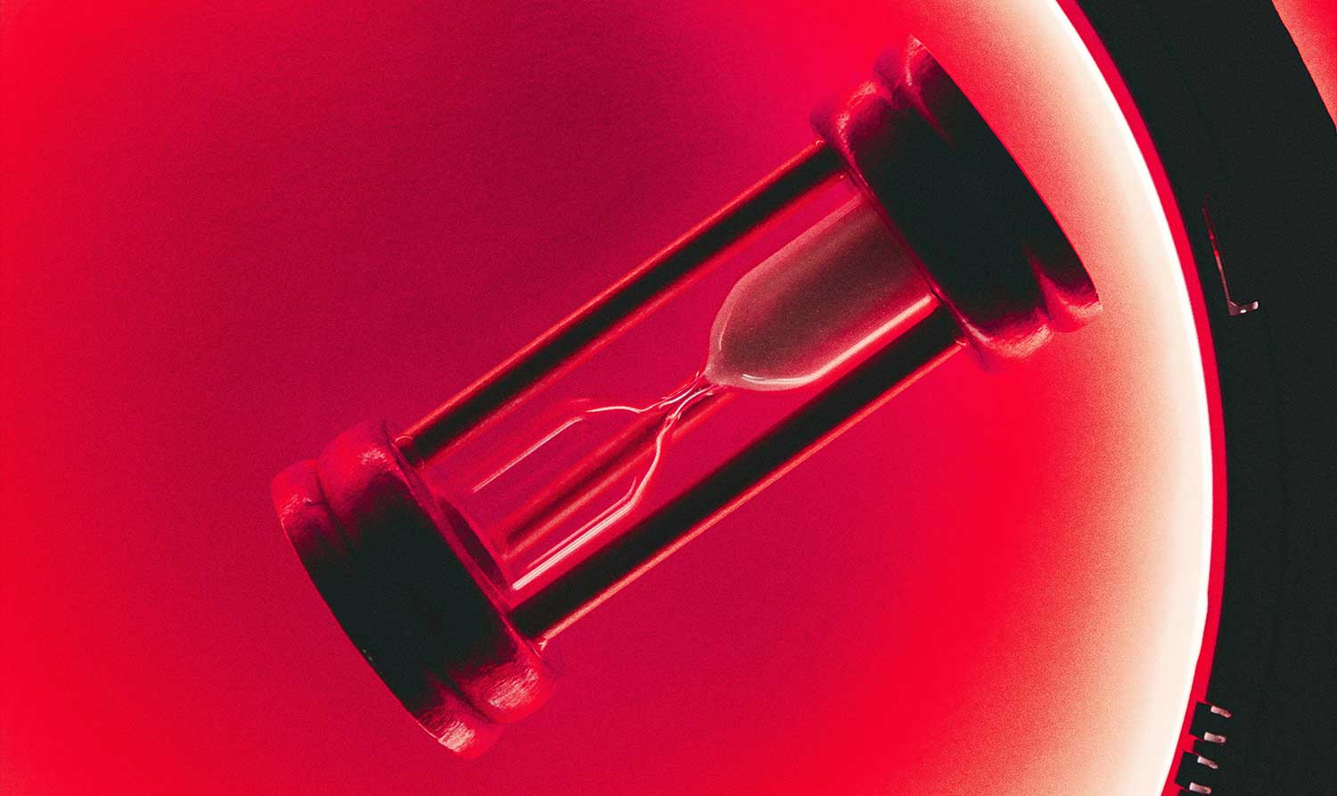 El coste invisible de la lentitud: ¿por qué un Interim Manager ve lo que tú ya no ves?